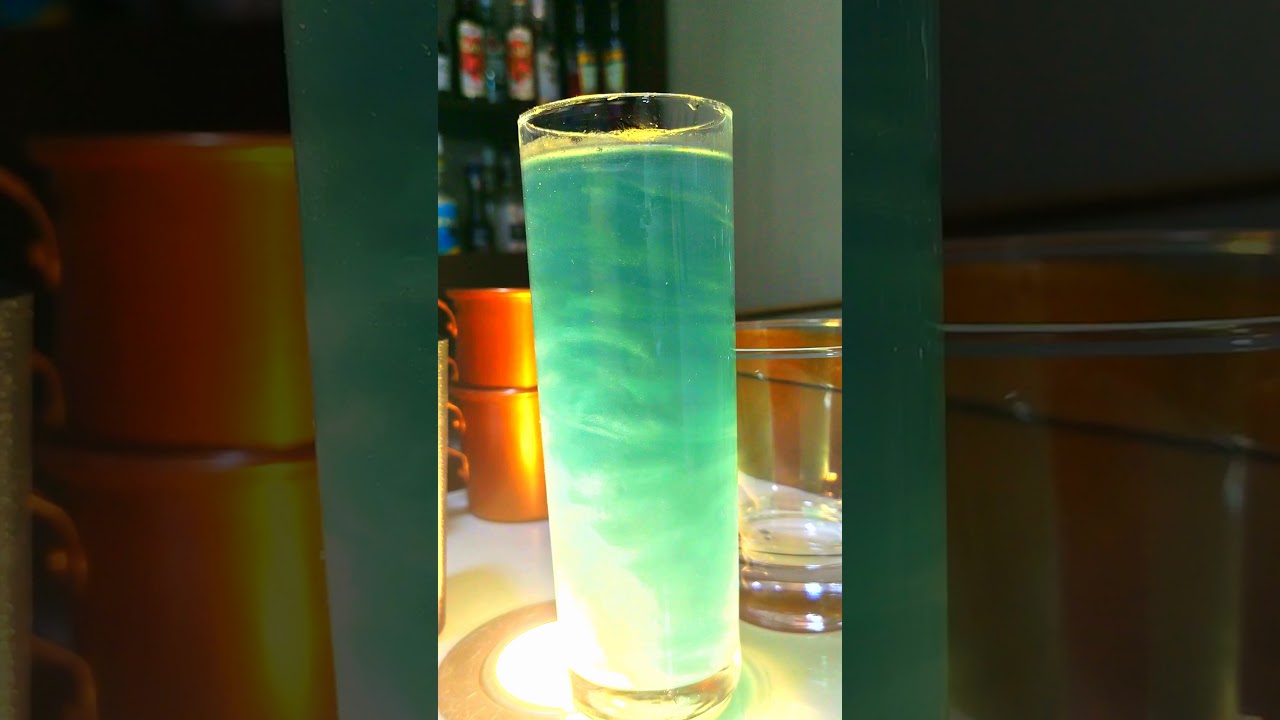 COQUETEL COM GLITTER - SHINE BLUE, como fazer | Drinklandia Bartenders