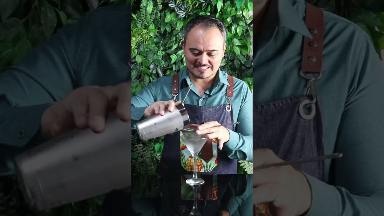 Cosmopolitan Drink da Serie Sex And The City #shorts #vodka #cosmopolitan #coqueteis