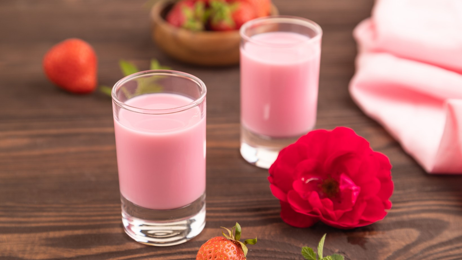 2 copos shots de Ballena drink ideal rosa para casamento
